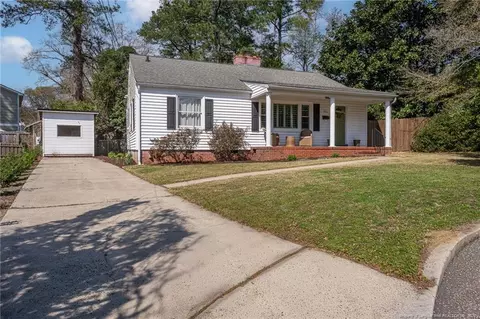 324 Fairwood Ct, Fayetteville, NC 28305
