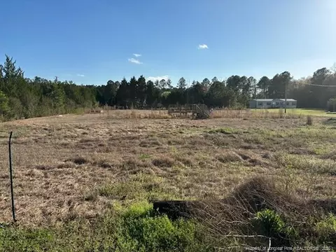 698 Bear Bay Rd, Lumberton, NC 28358