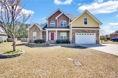 2816 Sand Trap Ln, Hope Mills, NC 28348