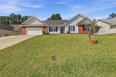 800 Bramblegate Rd, Hope Mills, NC 28348