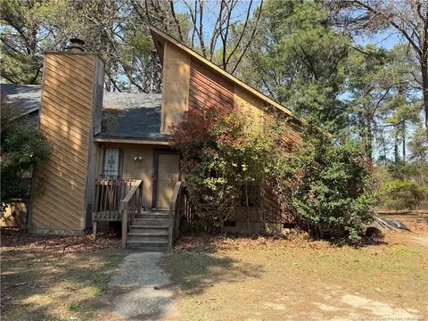 858 Danish Dr, Fayetteville, NC 28303
