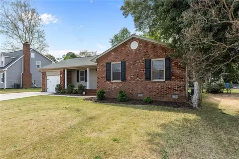 1824 Rivergate Rd, Fayetteville, NC 28304