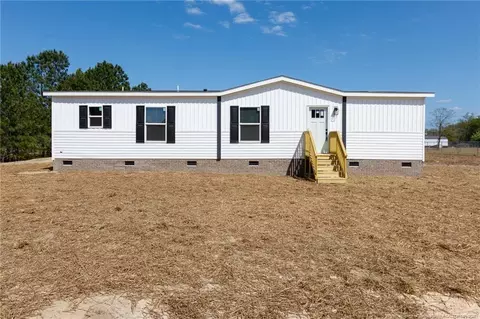 389 Corner Oaks Dr, Saint Pauls, NC 28384
