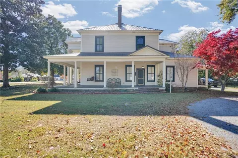 115 N Magnolia St, Raeford, NC 28376