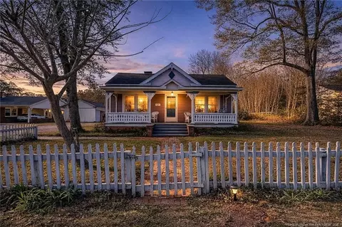 509 Carthage St, Cameron, NC 28326