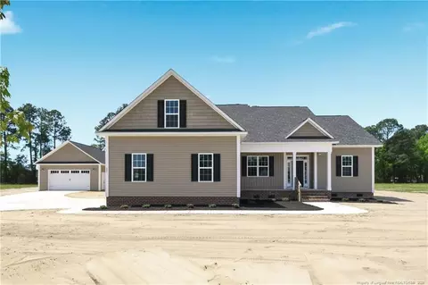 3031 Dinwiddle Dr, Wade, NC 28395