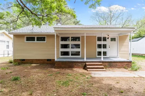 1032 Elizabeth Dr, Laurinburg, NC 28352