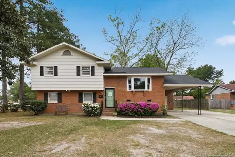 2929 Skycrest Dr, Fayetteville, NC 28304