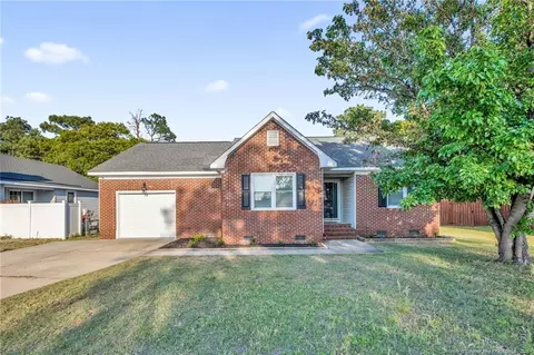 805 Windingwood Pl, Hope Mills, NC 28348