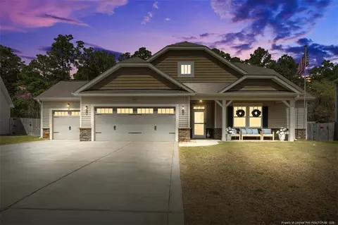 2252 Andalusian Dr, Hope Mills, NC 28348