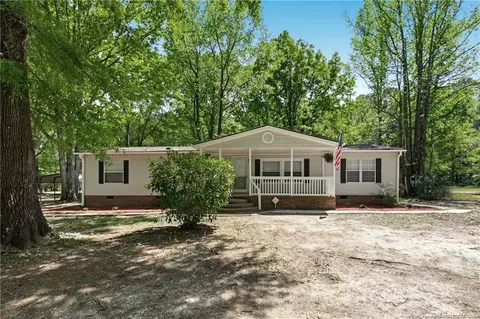 2162 Dobbin Holmes Rd, Eastover, NC 28312