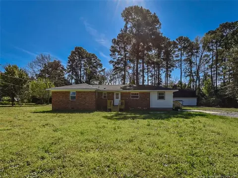 439 Mcnatt St, Maxton, NC 28364