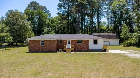 439 Mcnatt St, Maxton, NC 28364