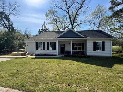 320 Currie Ct, Fayetteville, NC 28301