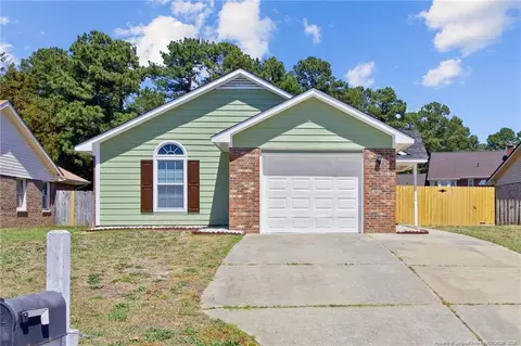 5772 Pepperbush Dr, Fayetteville, NC 28304