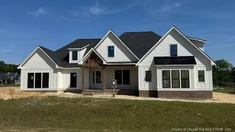 5711 Edge Farm Dr, Hope Mills, NC 28348