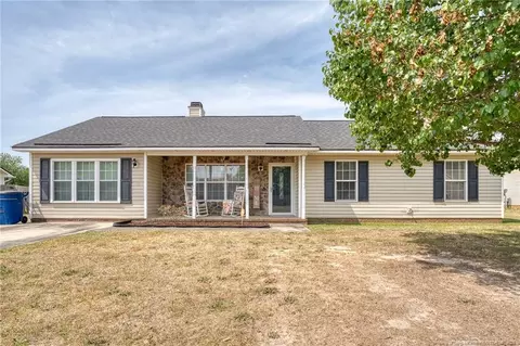 323 Northwoods Dr, Raeford, NC 28376