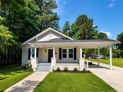 304 S Patterson St, Maxton, NC 28364