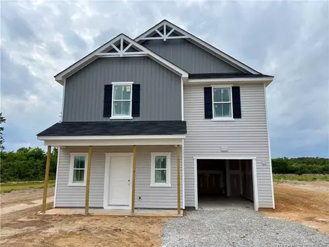 211 Hallwood Dr, Pikeville, NC 27863