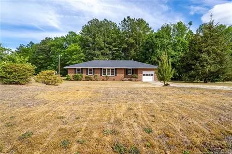7299 Laurenburg Rd, Raeford, NC 28376