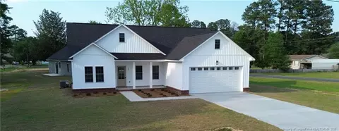 469 E Poplar St, Bladenboro, NC 28320