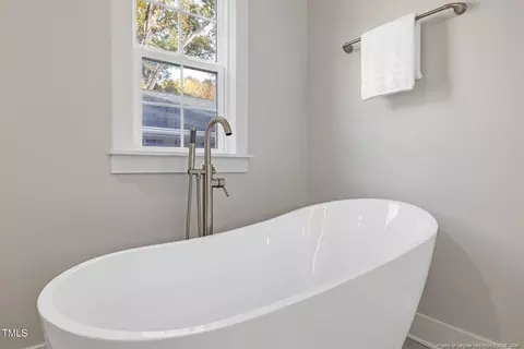 Bath - 2510 Harvard Ave, Durham, NC 27703 photo 6 of 6
