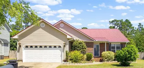 4825 Miranda Dr, Hope Mills, NC 28348