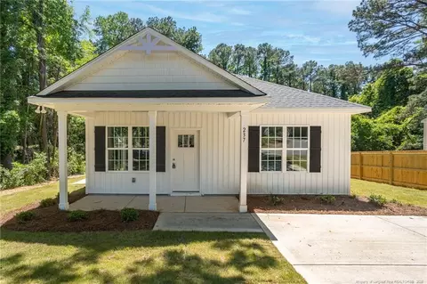 237 Windsor Dr, Fayetteville, NC 28301