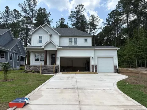 289 Education Dr, Spring Lake, NC 28390