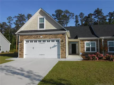 210 Oak Pointe Cir, Lumberton, NC 28358