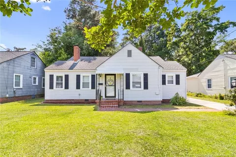 907 Mckimmon Rd, Fayetteville, NC 28303