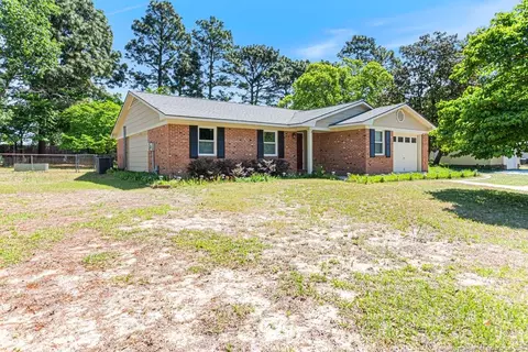 5714 Crenshaw Dr, Hope Mills, NC 28348
