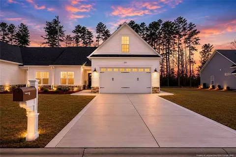 204 Oak Pointe Cir, Lumberton, NC 28358