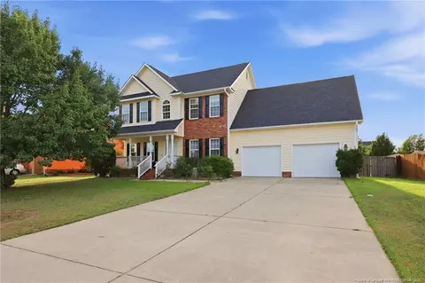 1114 Thistle Gold Dr, Hope Mills, NC 28348