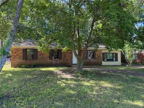 6559 Amanda Cir, Fayetteville, NC 28304