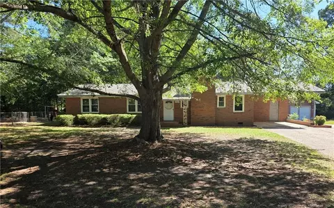 1427 Valencia Ct, Fayetteville, NC 28303