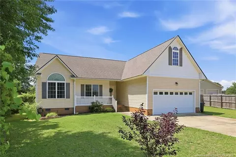 6590 Colepark Dr, Hope Mills, NC 28348