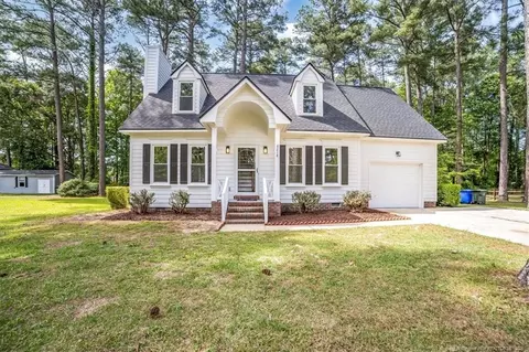 8218 Dunholme Dr, Fayetteville, NC 28304
