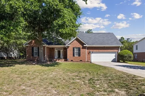 321 Stone Cross Dr, Spring Lake, NC 28390