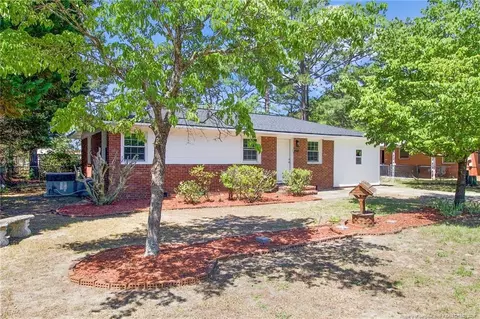 1826 Wayne Ln, Fayetteville, NC 28304