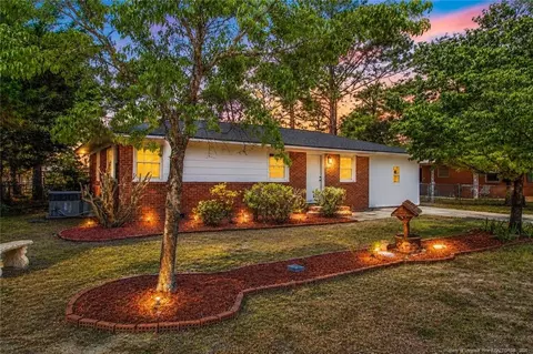 1826 Wayne Ln, Fayetteville, NC 28304