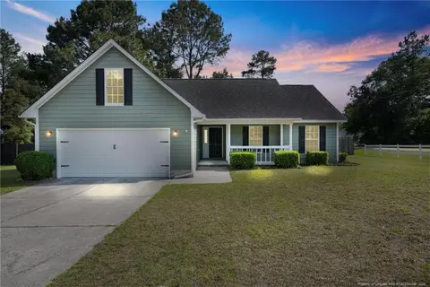 102 Winterfield Dr, Raeford, NC 28376