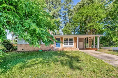 826 Stoneykirk Dr, Fayetteville, NC 28314