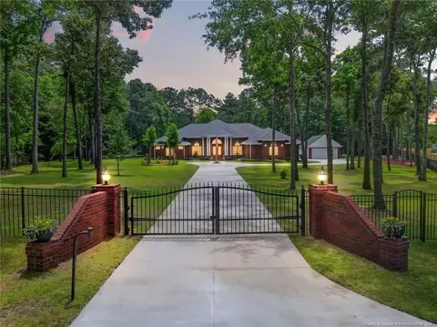 2204 Honey Ln, Hope Mills, NC 28348