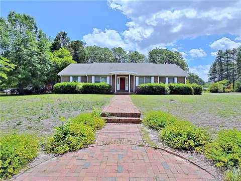 1869 Conover Dr, Fayetteville, NC 28304