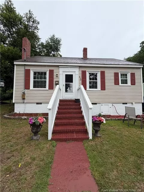 226 S Windsor Dr, Fayetteville, NC 28301