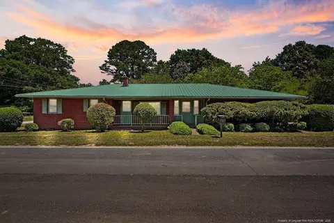708 Bullard St, Roseboro, NC 28382