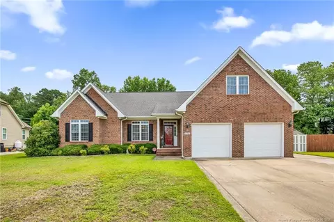 5708 Gentleman Dr, Hope Mills, NC 28348