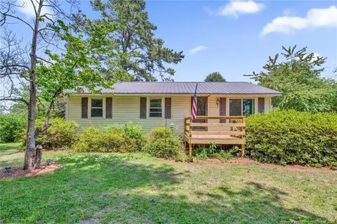 219 E Clinton St, Autryville, NC 28318