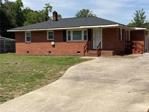 1747 Wayne Ln, Fayetteville, NC 28304